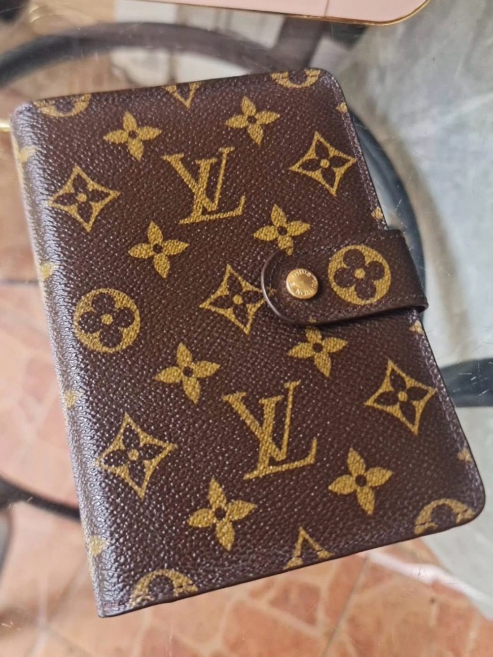 LV PASSPORT/ZIPPY HOLDER